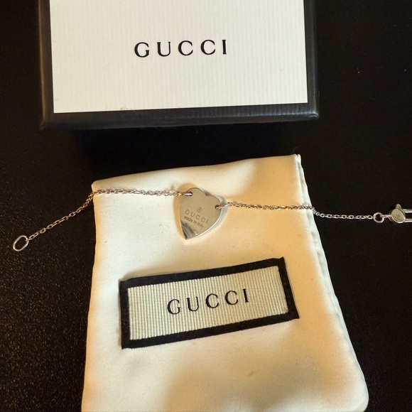 Gucci TRADEMARK BRACELET WITH HEART PENDANT - Picture 3 of 4